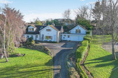 5 bed property, in Collingham, £995,000
