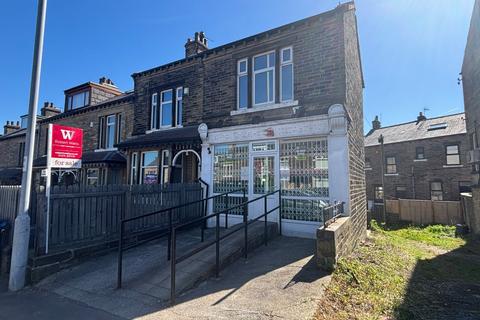 3 bed property, in St. Enochs Road, £220,000