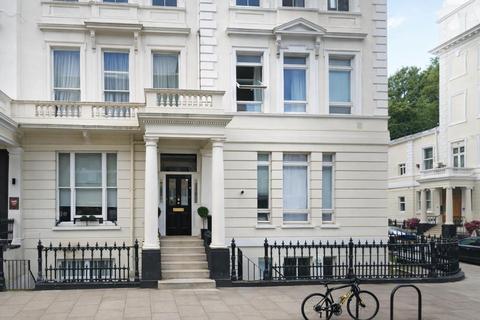 3 bed property, in Gloucester Road, £880,000