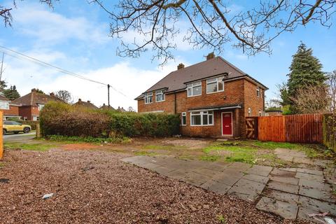 3 bed property, in Hawbush Road, £240,000