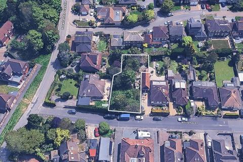 4 bed property, in Rowlands Castle Road, £220,000
