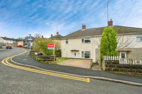 3 bed property, in Flaxley Road, £110,000