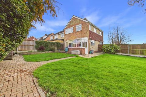 3 bed property, in Hazelton Road, £325,000