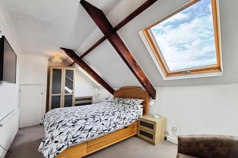 3 bed property, in Mortimer Road, £115,000