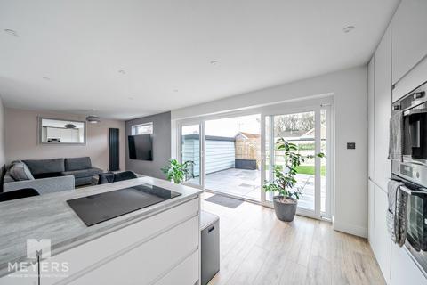 2 bed property, in Cutlers Place, £425,000
