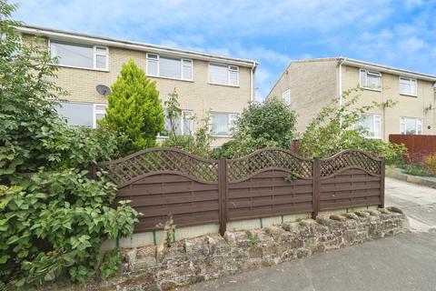 2 bed property, in Hurst Rise, £130,000