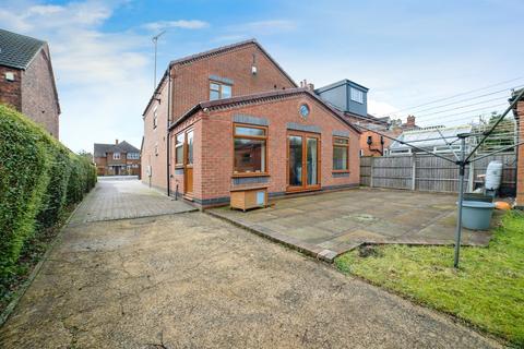 3 bed property, in Ball Hill, £375,000