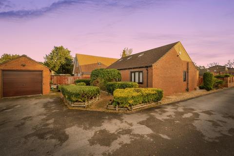 3 bed property, in High Street, £285,000