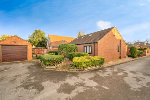 3 bed property, in High Street, £285,000