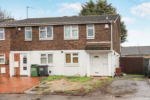 2 bed property, in Hordern Road, £200,000