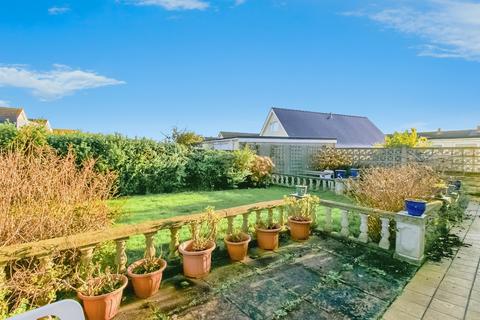 4 bed property, in Rest Bay Close, £600,000