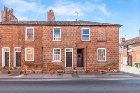 2 bed property, in Albert Street, £140,000