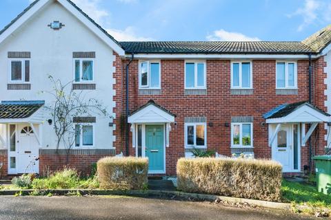 2 bed property, in Kern Close, £250,000