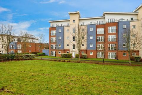 2 bed property, in Alexander Square, £185,000