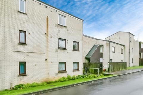 1 bed property, in Lake View Close, £90,000