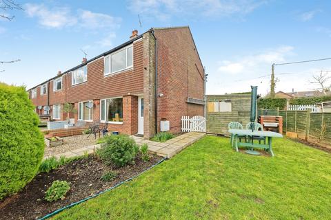 2 bed property, in The Paddock, £325,000
