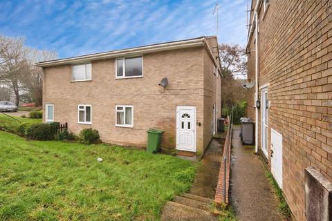 1 bed property, in Brackendale, £130,000