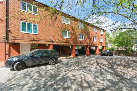 1 bed property, in St. Matthews Road, £50,000