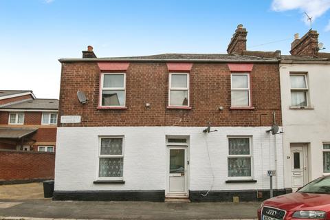 2 bed property, in Beaufort Road, £140,000