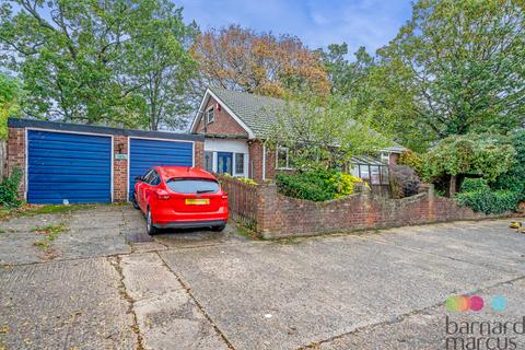 3 bed property, in Friern Park, £800,000