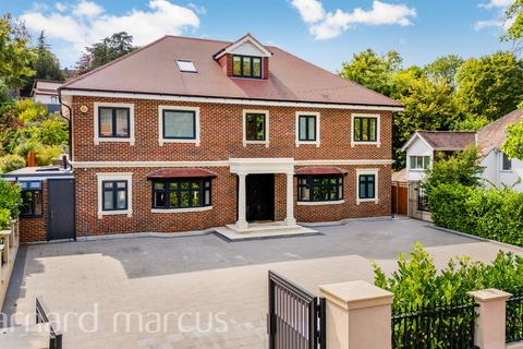8 bed property, in Old Lodge Lane, £2,500,000