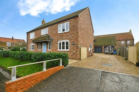 4 bed property, in Castle Road, £450,000