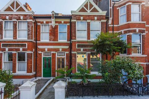 4 bed property, in Eastern Road, £650,000