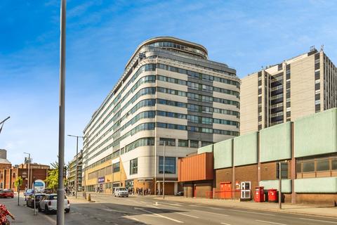 1 bed property, in Huntingdon Street, £80,000