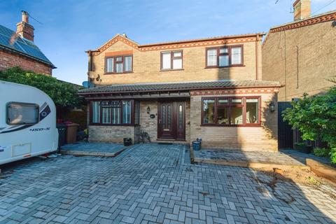 5 bed property, in North Fen Road, £350,000