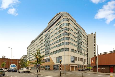 1 bed property, in Huntingdon Street, £90,000