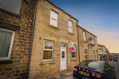 1 bed property, in Racecommon Road, £100,000