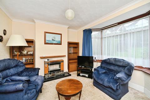 3 bed property, in Widdicombe Way, £270,000
