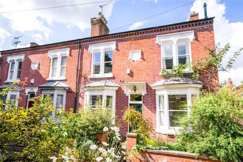 4 bed property, in Brookhouse Avenue, £395,000