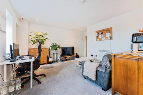 1 bed property, in Oliver Street, £80,000