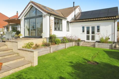 3 bed property, in Main Street, £525,000