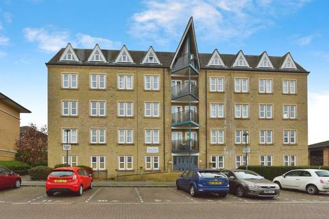 4 bed property, in North Row, £375,000