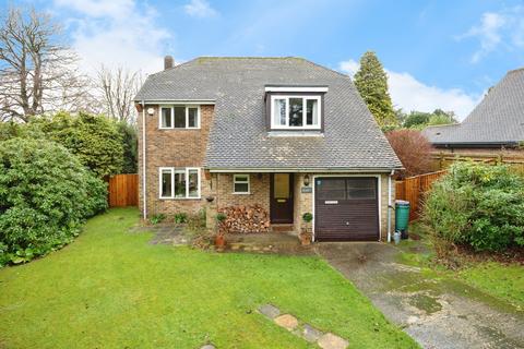 4 bed property, in Sandown Close, £750,000