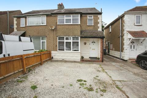 3 bed property, in Balcombe Road, £240,000