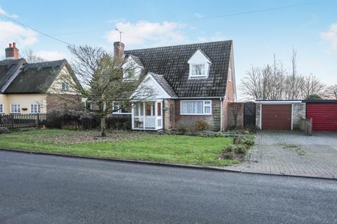 3 bed property, in The Street, £400,000