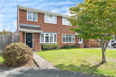 3 bed property, in Hare Close, £320,000