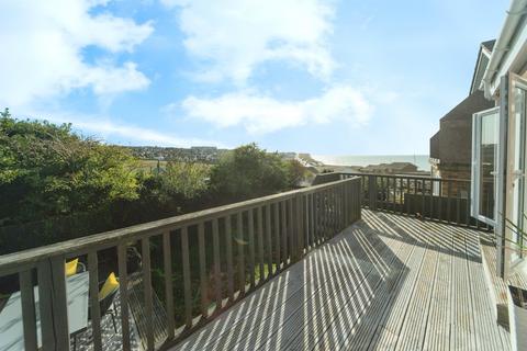 7 bed property, in Saltdean Drive, £600,000