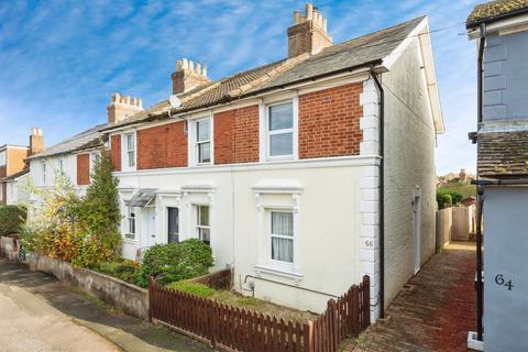 2 bed property, in Auckland Road, £400,000