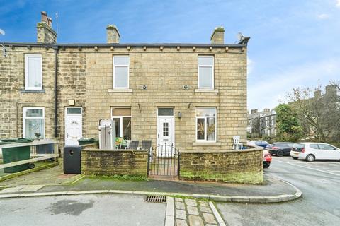 2 bed property, in St. Johns Street, £145,000