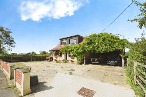 3 bed property, in Southend Road, £775,000