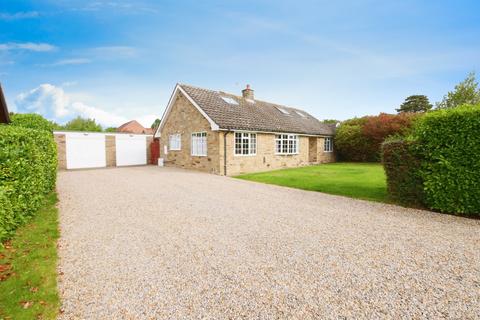 3 bed property, in Farriers Chase, £470,000