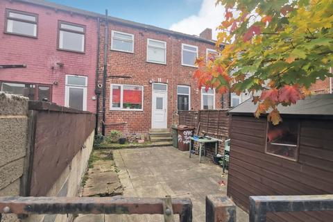 2 bed property, in Wakefield Road, £92,000