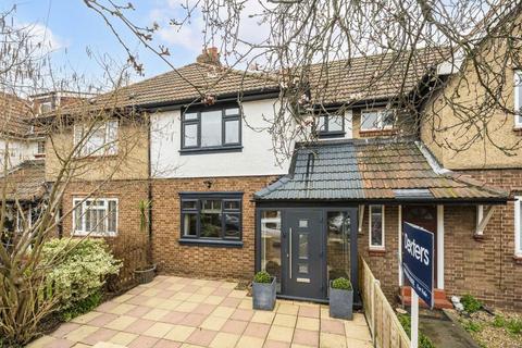 2 bed property, in Thompson Avenue, £975,000