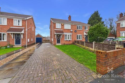 3 bed property, in Kendal Close, £185,000