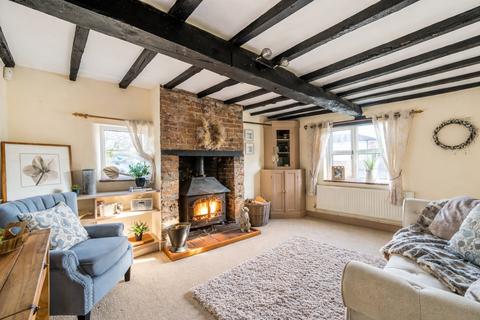 2 bed property, in Littlewood Road, £290,000