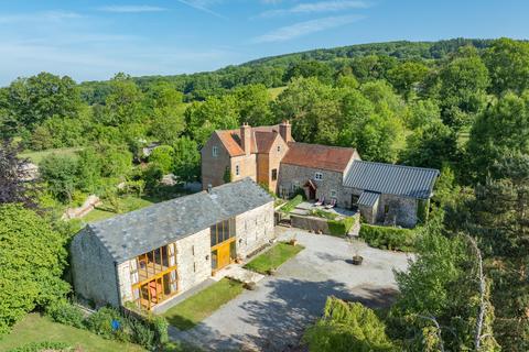 7 bed property, in Gloucester Road, £1,500,000